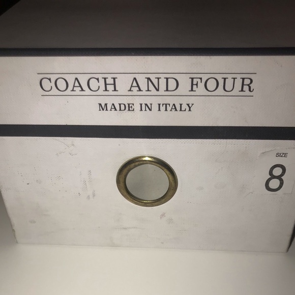 Coach and Four thong sandals. White Faux Leather with Gold Ring. Size 8 - Picture 2 of 8